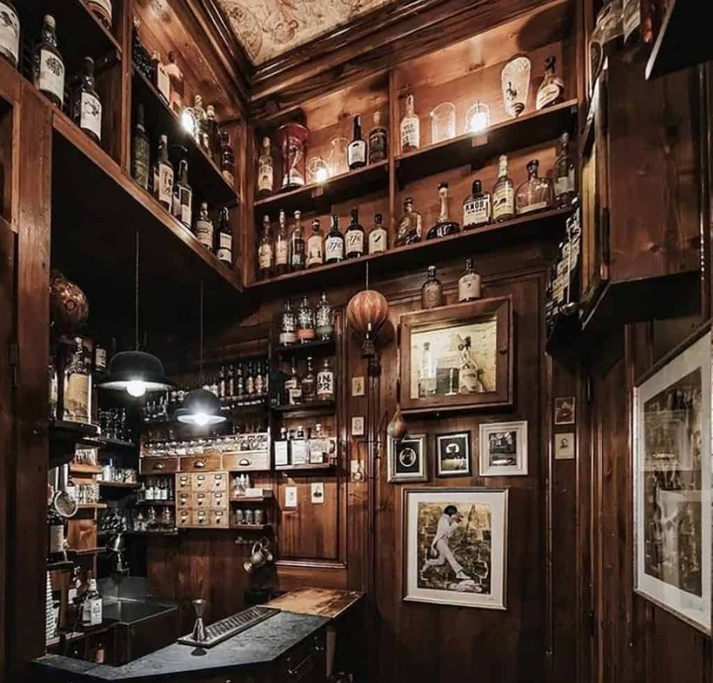 Nel bar più piccolo del mondo a Milano
