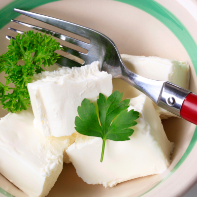 Formaggi freschi italiani: crescenza, squacquerone e stracchino