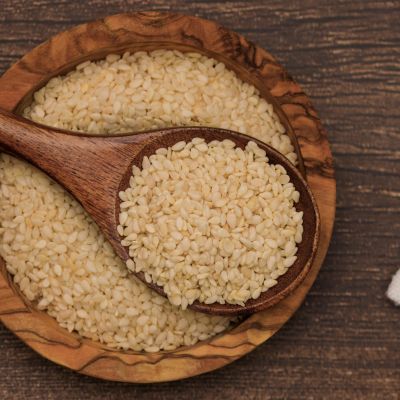 Koji: la muffa nobile, come questo fungo giapponese sta rivoluzionando la stagionatura di carni e verdure in Italia.