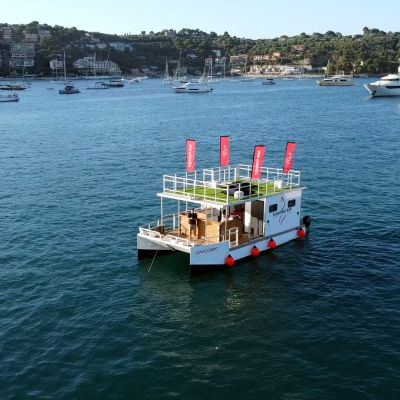 Nel Golfo dei Poeti il bar in mezzo al mare