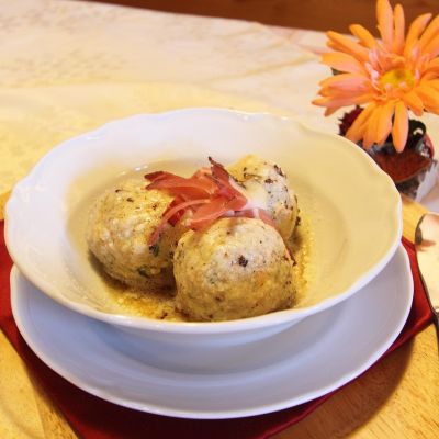 Canederli trentini: il comfort food delle Dolomiti