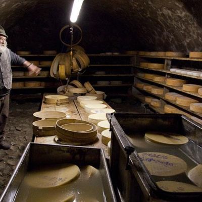 Bagòss: il formaggio di montagna con lo zafferano