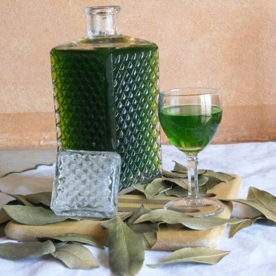 Liquore di Alloro: il digestivo verde smeraldo